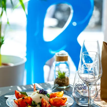 Отель Breeze Кале