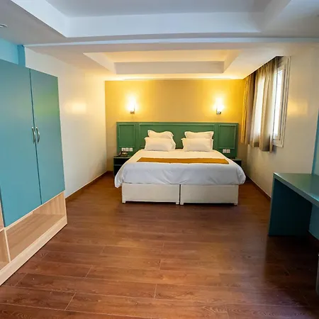 Breeze Hotel 3*
