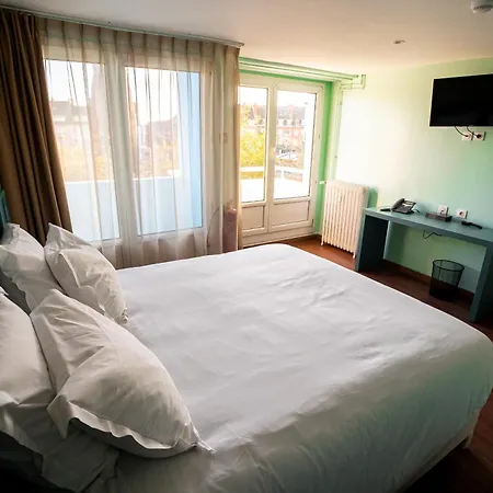 Breeze Hotel 3*