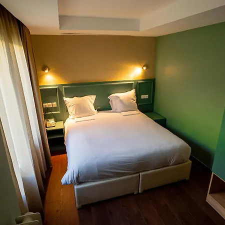 Breeze Hotel 3*